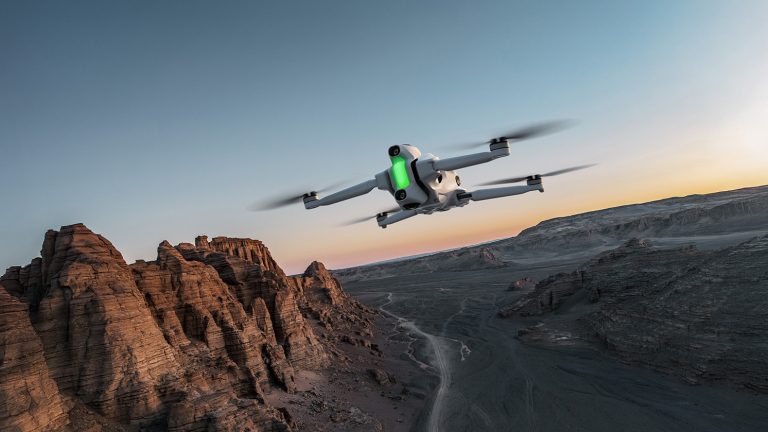Il primo drone 8K a 360° è qui: con questo non si può più sbagliare inquadratura